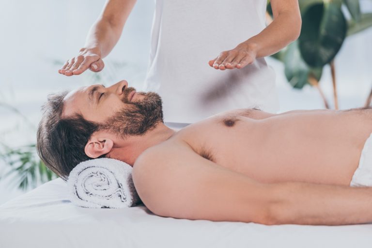Técnicas de masaje con Reiki